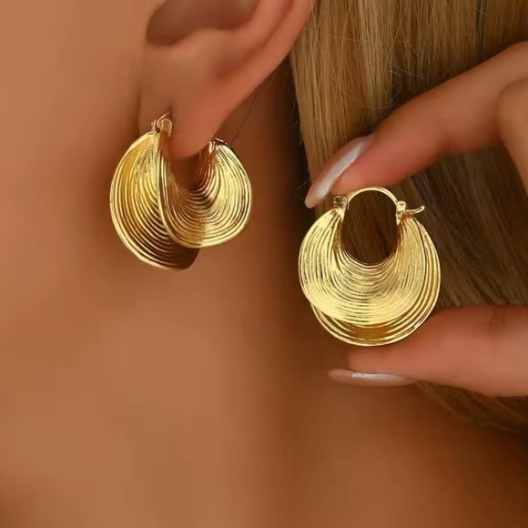 Zara 18K Gold color Crescent Hoop Earrings - Picture 6 of 8